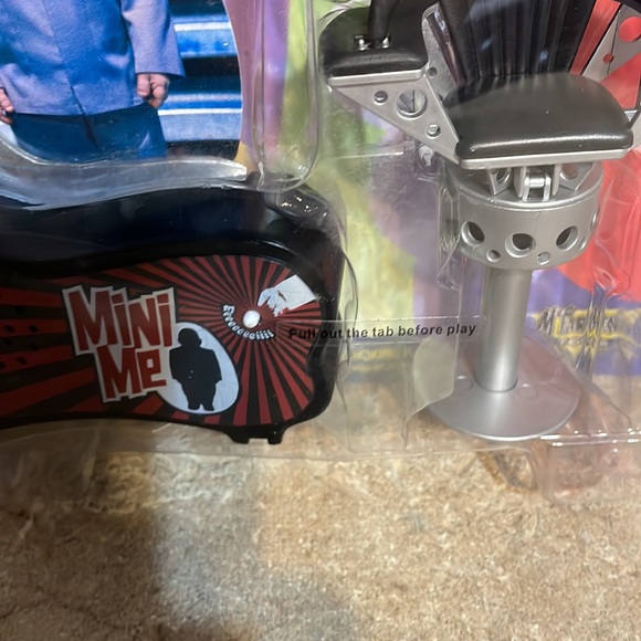 Austin Powers Ultra “Cool” Action Figure Mini Me - Picture 3 of 7